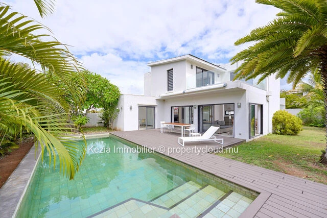 Contemporary Villa With Swimming Pool Just Minutes From The Beach 