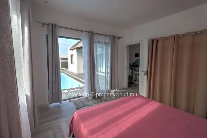 Villa moderne de plain-pied avec 3 chambres à proximité des commodités.