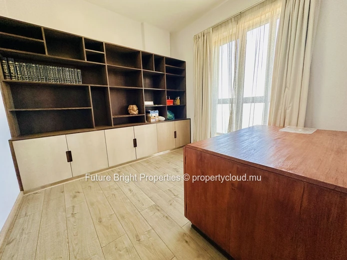 Elegant Apartment with Panoramic Views in the Heart of Rose Hill