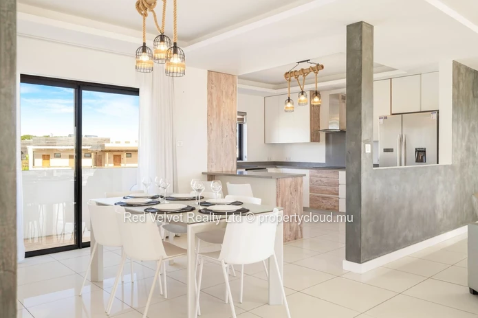 Beachfront Penthouse with Sea View – 3 Bedrooms – Flic en Flac