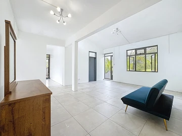 6 Bedroom House