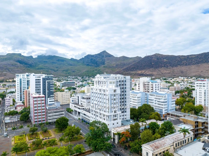 Full floor office for rent in Port Louis