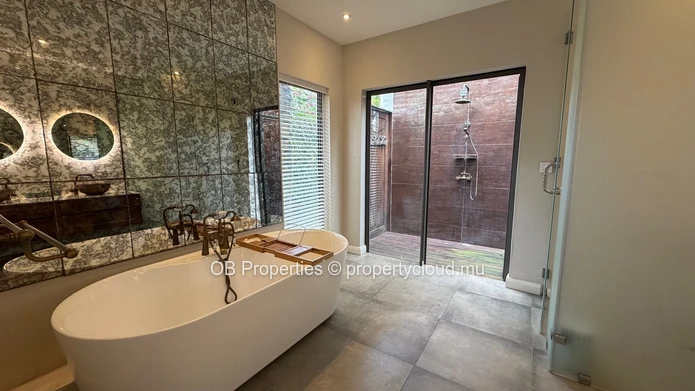Prestigious 5-Bedroom Villa for Rent in Forêt Daruty