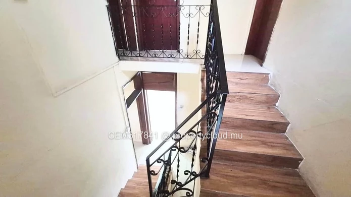 Two Houses for Sale – Rose-Hill 