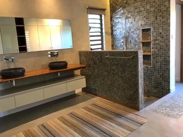 5 Bedroom Villa