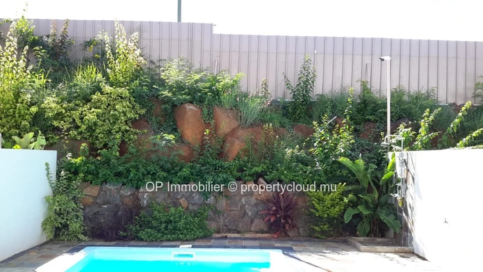 3-Bedroom RES Townhouse with Private Pool in Pointe aux Piments