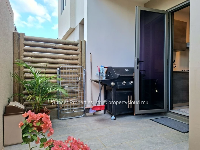 Modern Apartment | Garden Level | Peaceful & Residential Neighbourhood
