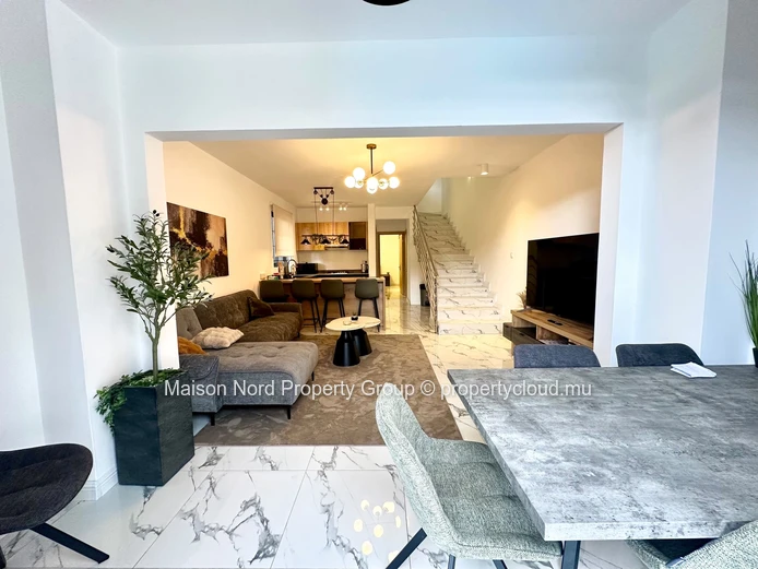Furnished House with Pool in the Center of Quatre-Bornes