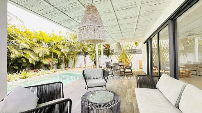Contemporary Villa With Swimming Pool