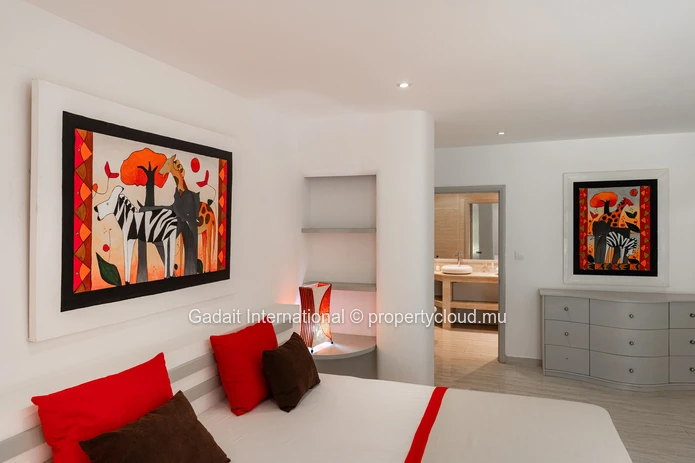 An exceptional frontline golf villa in the heart of the prestigious Anahita estate