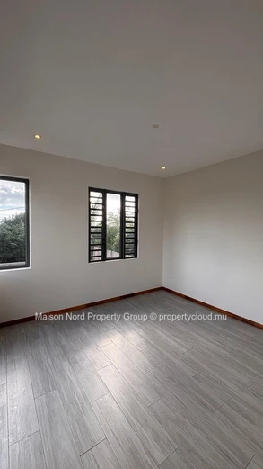 Newly Built family house with pool