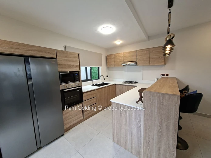 Deux villas neuves mitoyennes, entièrement indépendantes, situées dans le quartier recherché de Péreybère.