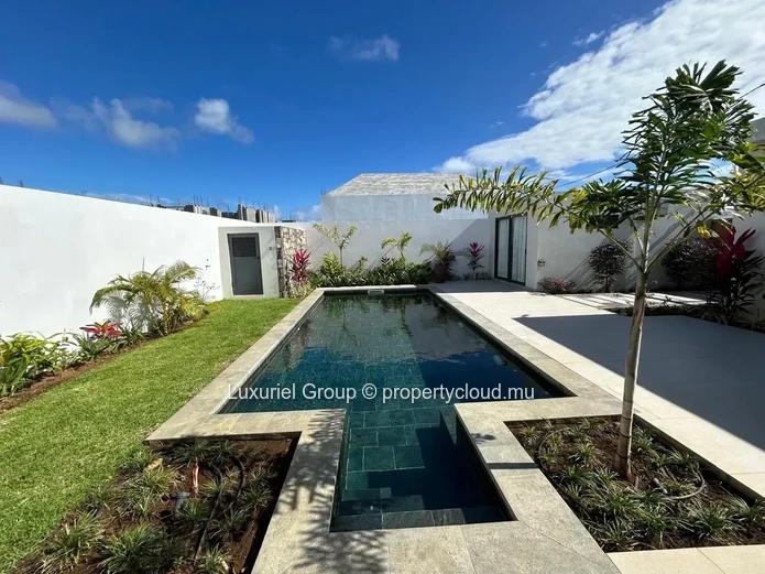 Élégante Villa Moderne avec Piscine à Louer – Grand Baie