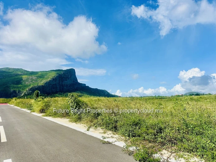 Terrain Résidentiel À Vendre À Pierrefonds, Palma – Belle Vue Sur La Montagne