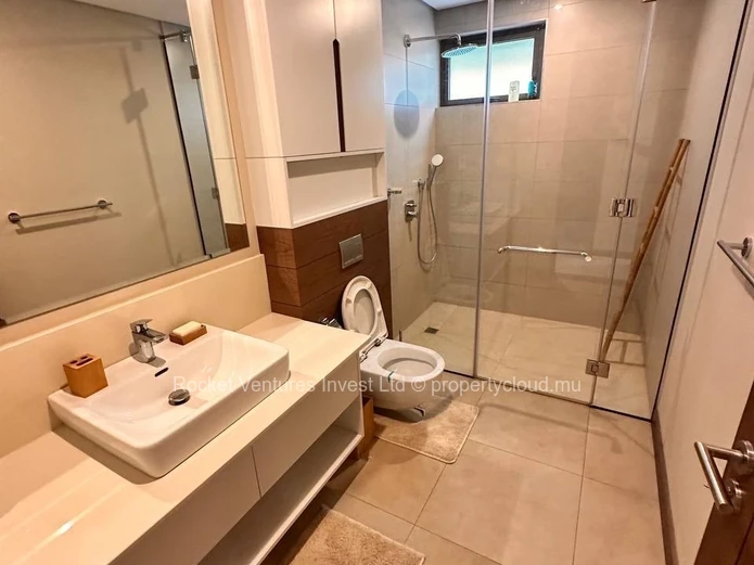 Appartement de 2 chambres en location, front de mer à Mont Choisy, Grand Baie avec piscine