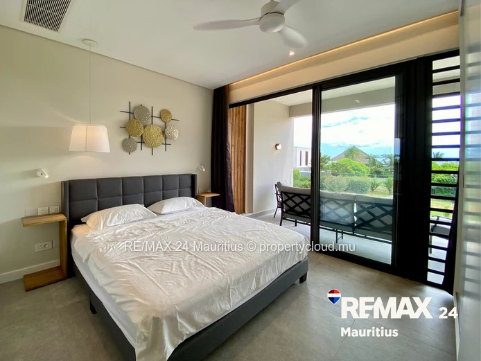 Luxury 2-Bed Apartment with Private Garden in Beachfront Residence