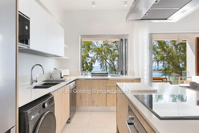 Appartement de 3 chambres au premier étage avec vue sur l’océan à vendre à Grand Gaube, Île Maurice