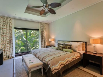 6 Bedroom Villa