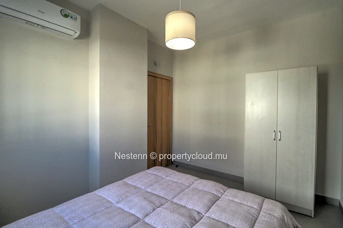 Maison moderne et récemment construite dans un complexe sécurisé 