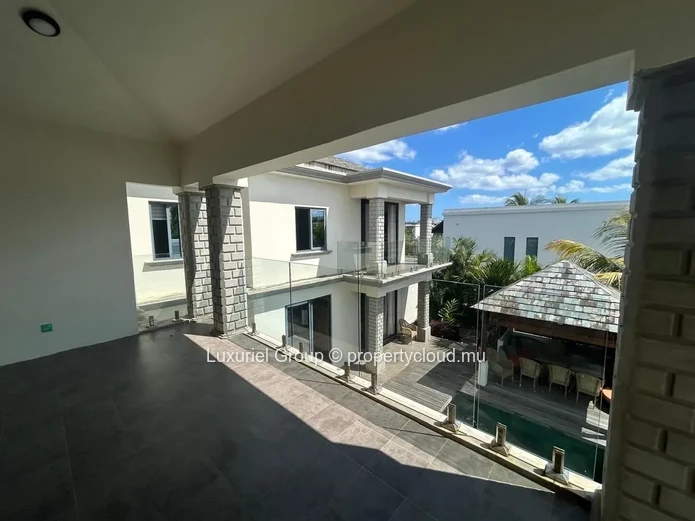 Exceptional Villa with Separate Living Spaces – Mont Choisy