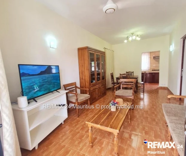 All ground floor apartment (simplex) within walking distance to the public beach