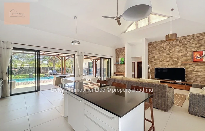 4 Bedroom Villa with Pool & available to foreigners
