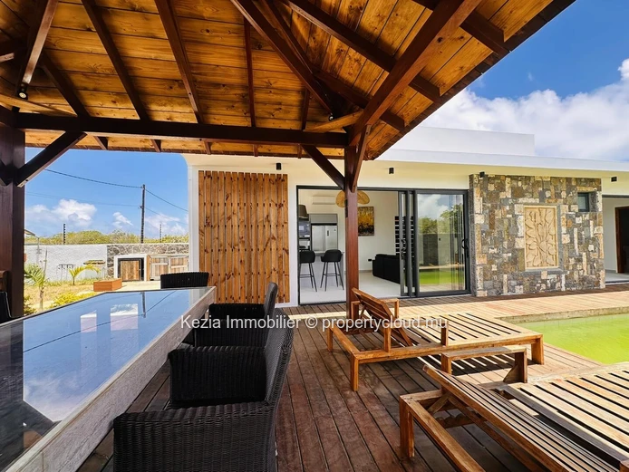Contemporary Villa With Balinese Charm