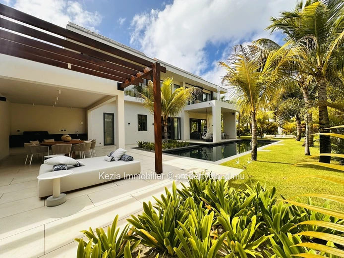 Signature Villa Within An Iconic 5? Beachfront Resort