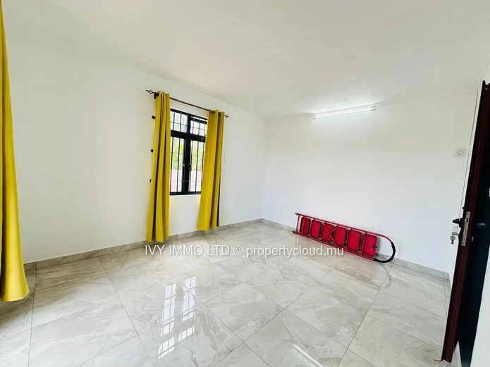 Spacieuse villa de 4 chambres avec salle de bains attenante à louer – Belle Mare | 50 000 roupies par mois