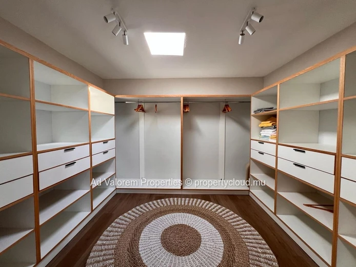 A Vendre - Villa dans un gated community sécurisé à Albion