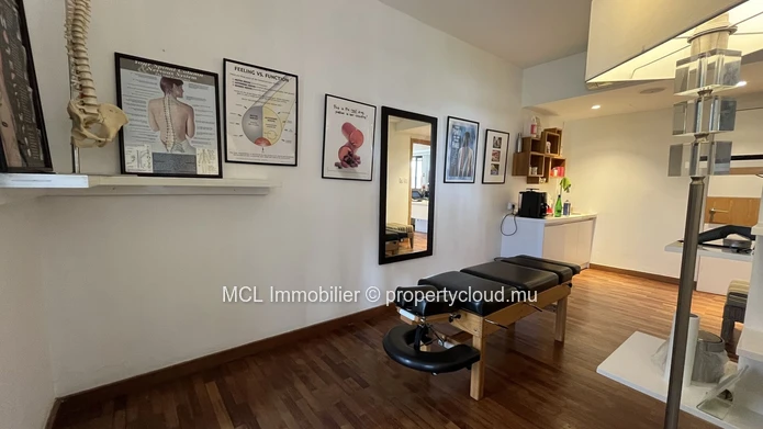 Bureau de 152 m² à vendre à Ébène