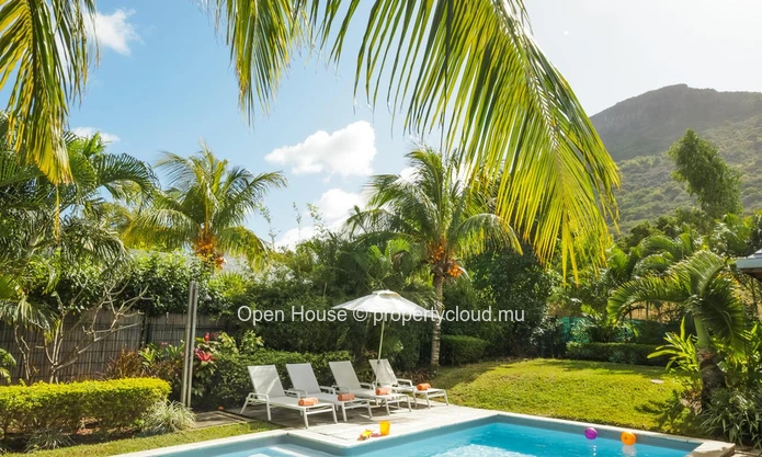 VILLA PDS à vendre, RIVIERE NOIRE, 248m², terrain 688m², 4 chambres, piscine privée, options web, accessible aux étra...