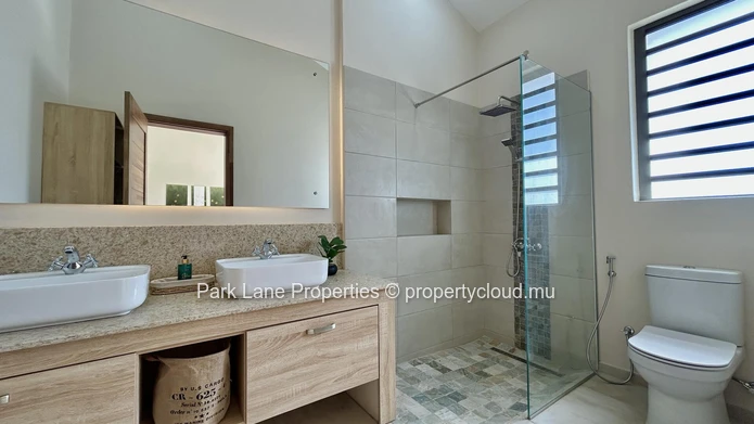 Villa de 4 chambres neuve avec piscine à Tamarin - Prête à emménager