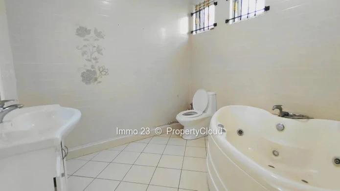 House / Villa - 4 bedrooms - Albion - Ref. MA100260VE
