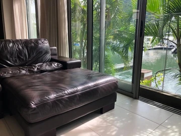 5 Bedroom Villa
