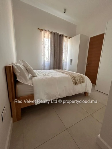Appartement en bord de mer à louer à Grand Gaube | 3 chambres avec salles de bain attenantes | Terrasse et jardin