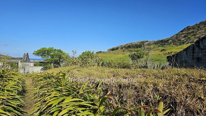 Sea-View Estate with 17 Chalets in a Lush Tropical Setting