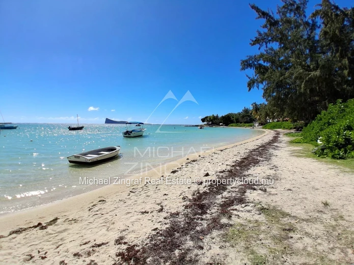 1-Bedroom Duplex with Direct Beach Access – Pereybere