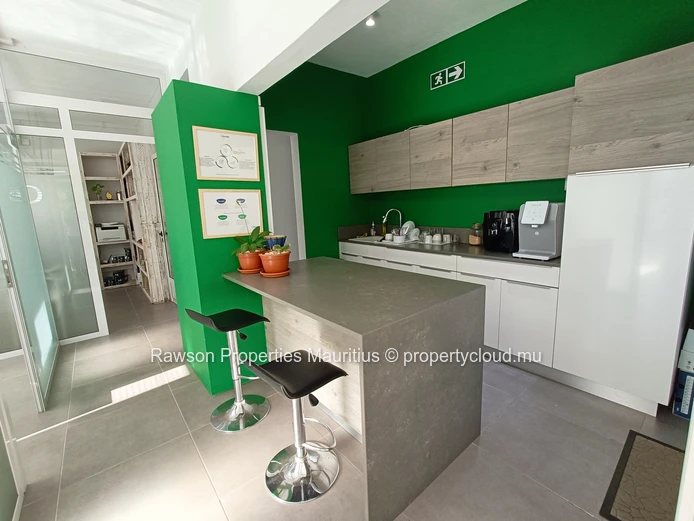 138m² Office To Let in Grande Rivière Noire