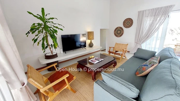 Villa meublée de 3 chambres avec piscine à louer à Calodyne