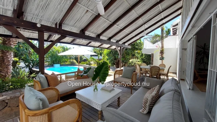 Villa meublée de 3 chambres avec piscine à louer à Calodyne