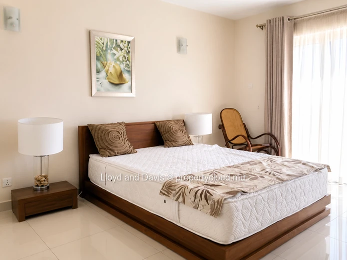 3-Bedroom Duplex with Sea and Mountain Views