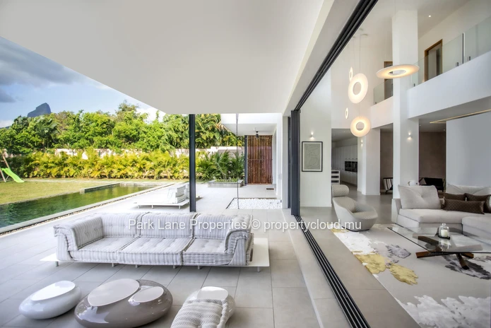 Villa Rempart | Villa Prestigieuse de 5 Chambres avec Piscine et Cadre Montagneux