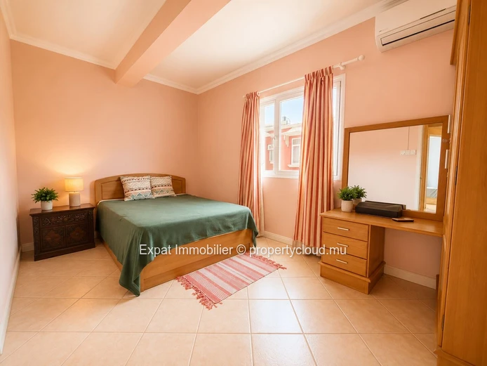 3-Bedroom Apartment with Shared Pool – 5 Minutes from the Beach in Flic-en-Flac