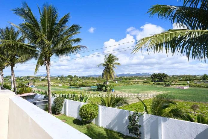 Seafront! Stunning 4-Bedroom Villa With Sea & Mountain Views In Belle Mare - Mauritius