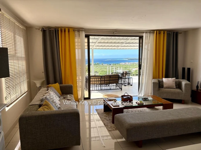 Gorgeous Duplex with views on long term rental in Tamarin