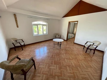 6 Bedroom House