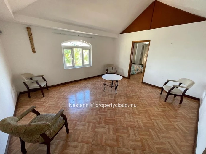Spacious 6-bedroom house with private pool and underground garage
