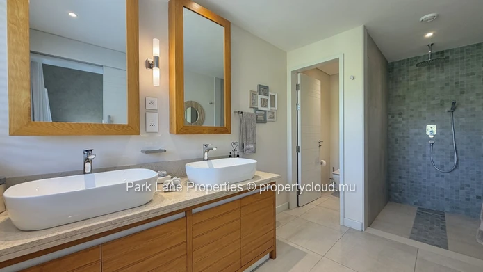 Bel Ancrage | Exceptional Furnished Duplex Villa with Private Pool and Mountain Views, La Balise