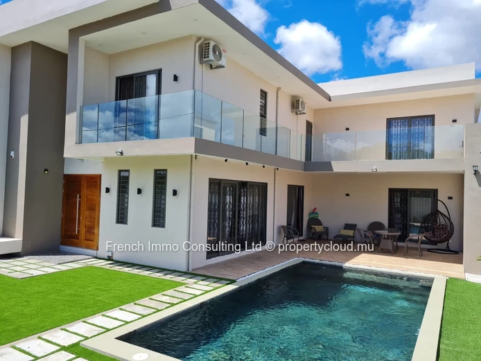 Superbe villa de 4 chambres a grand baie, jardin et piscine, prox super u